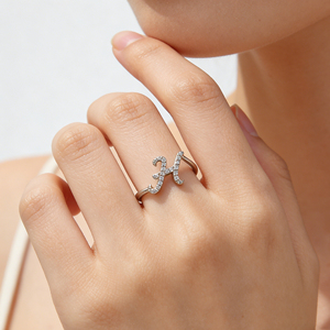 Anillo de compromiso unisex de oro macizo chapado en oro de 10K/14K con diamantes cultivados en laboratorio y circonitas, diseño de racimo, personalizado, bonito, para aniversario, con letras del alfabeto. - Product Image 2