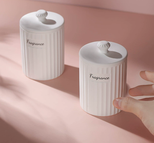 Bougie parfumée en cire de soja naturelle avec couvercle en céramique blanche gaufrée verticale, personnalisable en usine, avec ruban de luxe et poignée, cadeau pour la Fête des Mères - Product Image 5