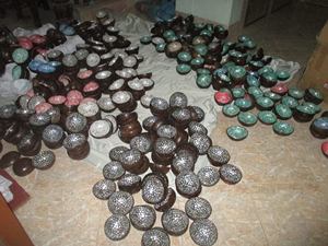 Bols en noix de coco laqués pour présentoirs de fruits décoratifs, centres de table et option durable pour les intérieurs de maison à prix abordable - Product Image 5