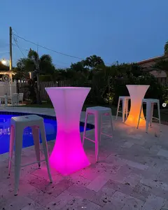 مجموعة طاولة بار عالية مربعة ومشرقة مضادة للضوء كراسي حفلات كراسي بلاستيكية مضادة للضوء مجموعة طاولة لحفلات الكوكتيل
