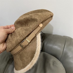 Casquette octogonale rétro japonaise en daim avec boucle de ceinture et garniture en peluche, chapeau d'hiver unisexe pour adulte, couleur unie, élégant pour les trajets quotidiens - Product Image 3