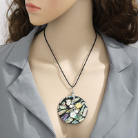 Collier pendentif tête de beauté en nacre de mer profonde en coquille d'ormeau naturel de mode européenne et américaine pour les vacances à la plage
