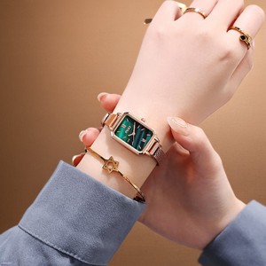 Orologio da Donna in Stile Vintage Chic, Quadrante Quadrato Piccolo con Dettagli Verdi, Movimento <span class=keywords><strong>al</strong></span> <span class=keywords><strong>Quarzo</strong></span> - Product Image 2