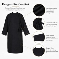 Outil capillaire OEM : Cape de coiffeur imperméable type kimono avec protection de chaise. Cape de coiffure avec attache frontale et fermeture à pression.