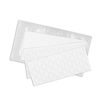 Carte de nettoyage pré-humidifiée en non-tissé à technologie gaufrée, à 99,9 % d'alcool isopropylique, pour validateurs de billets