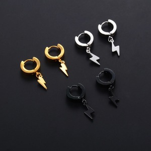 1 Paire de Boucles d'Oreilles Clous Punk en Acier Inoxydable avec Pendentif Éclair, Ensemble de Boucles d'Oreilles Noires, Bijoux d'Oreille Hip Hop pour Hommes et Femmes - Product Image 1