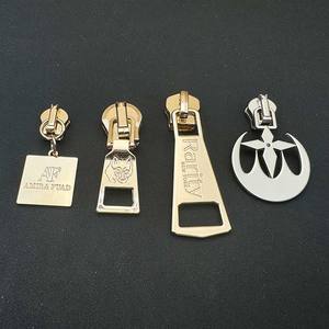 Consen Atacado Logotipo Personalizado Marca Gravado Raise Gold Silver Hoodie Metal <span class=keywords><strong>Zipper</strong></span> Puller para Saco De Roupas - Product Image 6