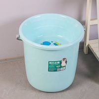 Set Perlengkapan Asrama Mahasiswa Grosir Custom, Ember dan Baskom Plastik Daur Ulang 13-26L Warna-warni Tahan Lama, Set Kamar Mandi Rumah Tangga Dengan Tutup