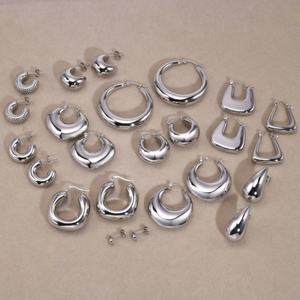 Boucles d'oreilles créoles épaisses géométriques minimalistes en acier inoxydable, étanches et inaltérables, pour femmes, vente en gros - Product Image 6