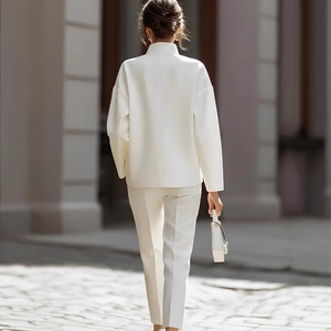 ชุดสูทผู้หญิง สีขาว ไซส์ XS S M L XL XXL XXXL XXXXL สไตล์ลำลอง สำหรับเดินทางในเมือง มีกระเป๋าเสื้อและกางเกง ชุดเซ็ต ยุโรป อเมริกา ตะวันออกกลาง - Product Image 4