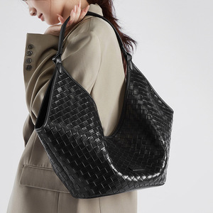 Cuero genuino de gran capacidad para mujer 2025 nueva moda elegante patrón tejido de piel de vaca bolso de viaje para mujer para clase - Product Image 3