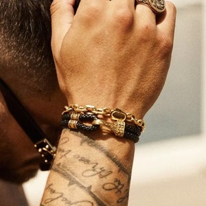 Charmes personnalisés en acier inoxydable plaqué <span class=keywords><strong>or</strong></span> <span class=keywords><strong>18</strong></span> <span class=keywords><strong>carats</strong></span> <span class=keywords><strong>Bracelet</strong></span> de créateur en corde avec du cuir pour hommes Vente en gros usine de fabrication de bijoux - Product Image 4