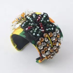 Kaimei 2022 New Fashion Baroque Rhinestone Crystal Pineapple Flower Bracelet Ladies Light Luxurious Beads Fabric Cuff Bangles