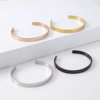 Bracelet minimaliste en acier inoxydable doré 18 carats avec fermoir incurvé poli Bracelet unisexe Accessoire de mode étanche