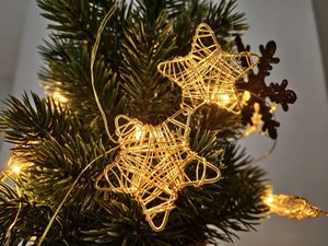 Luci Decorative Natalizie a Forma di Stella Traforata in Filo di Rame Dorato, 10 LED, a <span class=keywords><strong>Batteria</strong></span> - Product Image 2