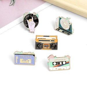 Sáng Tạo Âm Nhạc Biểu Tượng Nhạc Cụ Men Pins Đàn Piano <span class=keywords><strong>CD</strong></span> Graphophone Rock Guitar Tai Nghe Hợp Kim Trâm Huy Hiệu Ngọt Ngào Đồ Trang Sức Quà Tặng - Product Image 6