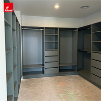 Ensemble complet d'armoires de cuisine Allandgroup, style moderne minimaliste, panneaux en cèdre vert forêt et chêne blanc, avec accessoires, pour villa