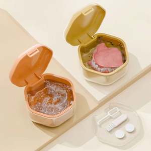 Estuche de Almacenamiento para Dentaduras Postizas, Juego de Cepillos para Dentaduras, Retenedor Dental, Dientes Postizos con Colador, Vasos para Remojar Dentaduras - Product Image 1