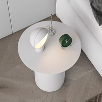 Table basse de style nordique moderne et simple, petite table de chevet créative pour chambre à coucher, table d'appoint en fer de luxe léger, durable et facile à nettoyer