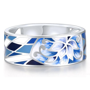 Anello traforato in porcellana bianca e blu per donna, elegante gioiello da dito in stile cinese - Product Image 3