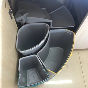 Nouvelle poubelle d'armoire en <span class=keywords><strong>plastique</strong></span> en forme d'éventail et rotative cachée multi-seau Classification ensemble de poubelles de cuisine pour la cuisine - Product Image 3