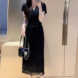 เดรสลูกไม้โครเชต์แขนบานทรงวีเนคผูกเอวสำหรับผู้หญิง ดีไซน์หรูหราทันสมัย - Product Image 2