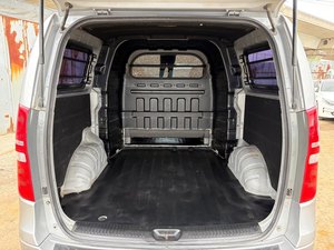 Espaciosa Minivan Diésel Automática SILVER Grand Starex 2016 con Amplio Espacio de Carga, Furgoneta de Pasajeros con Motor Confiable - Product Image 6