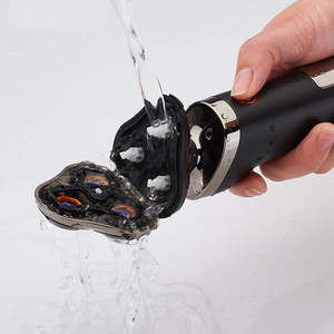 Kit toelettatura <span class=keywords><strong>4</strong></span> in 1 rasoio corpo tutto in uno uomini 360 ° testa rotante IPX7 impermeabile bagnato asciutto rasoio elettrico con attrazione magnetica - Product Image 4