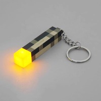 Porte-clés torche LED multicolore rechargeable par USB avec design pixelisé pour l'organisation quotidienne des clés et la décoration de sacs