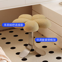 Tabouret de dressing luxueux et élégant pour la chambre à coucher, un tabouret de coiffeuse simple et stylé pour la chambre principale.