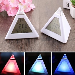 Sveglia a Forma di Piramide Triangolare con Decompressione, Orologio Digitale Regalo di Nozze con Luce a 7 Colori Cangianti per Bambini - Product Image 5