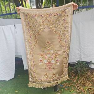 Alfombra lavable con exquisito bordado floral, suave y gruesa, ideal para la oración musulmana, el hogar, picnics y camping. - Product Image 1