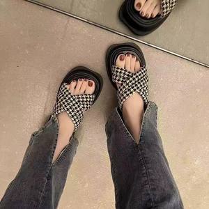 Sandalias Abiertas con Plataforma de Estilo Muffin, Diseño Explosivo, Fabricadas en China, para Mujer, Moda Verano 2025 - Product Image 3