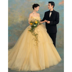 Off The Shoulder Yellow Tulle Ball Gown Wedding Dress Empire Waistline Strapless Vintage Princess Style For Photo Studio - Product Image 5