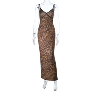Abito lungo aderente da donna con spalline sottili, fantasia leopardata, primavera 2026, elegante. - Product Image 4