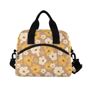 Sac isotherme pour déjeuner de petite taille à motif de fleurs de Puakenikeni hawaïennes, sac de pique-nique isotherme pour femmes, sac à déjeuner personnalisé avec bretelles - Product Image 2