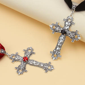 Collar con Cruz Gótica, Gargantilla de Terciopelo Negro, Joyería para Fiestas, Estilo Punk Hip Hop de Moda - Product Image 3