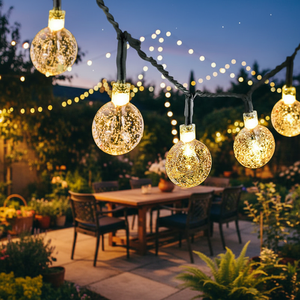 <span class=keywords><strong>Guirlande</strong></span> lumineuse à piles de 2 m <span class=keywords><strong>avec</strong></span> 10 <span class=keywords><strong>LED</strong></span> blanc chaud en forme de boules de Noël pour une utilisation en intérieur/extérieur - Product Image 1