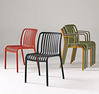 Chaises de salle à manger en plastique noir de style moderne empilables, meubles de patio de restaurant, chaise de jardin en plastique blanc PP pour l'extérieur
