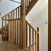 Escalier flottant intérieur préfabriqué moderne en acier au carbone à poutre unique, marches en bois massif, marches en verre trempé, main courante en verre, écologique