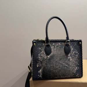 Bolso de Mano de Diseño Original de Alta Calidad para Mujer, Impermeable, de Cuero Duradero, con Cierre de Cadena, en Oferta - Product Image 1