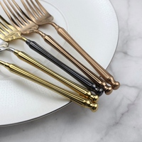 Vente en Gros de Couverts de Table Modernes et Simples en Acier Inoxydable : Fourchettes, Couteaux et Cuillères, Sets de Vaisselle Réutilisables en Stock