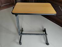 Hôpital mobile sur le lit côté salle à manger bureau réglable hôpital surlit table réglable sur la table de lit