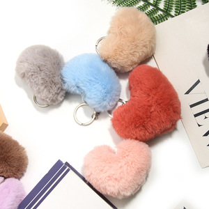 Al por mayor Llaveros de peluche con forma de corazón de fresa, con estampado de leopardo, estilo pompón, y colgantes para bolso - Product Image 6