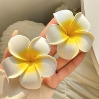 Jepit Rambut Bunga Plumeria Putih Kuning Realistis, Pin Frangipani Busa Lembut, Hiasan Kepala Gaya Pulau Tropis untuk Tarian Hula
