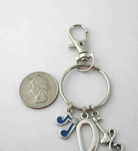 Tùy chỉnh thiết kế thép không gỉ lớn <span class=keywords><strong>treble</strong></span> Khóa móc chìa khóa vòng với âm nhạc Lưu ý quyến rũ trong bạc và màu xanh âm nhạc móc chìa khóa - Product Image 3