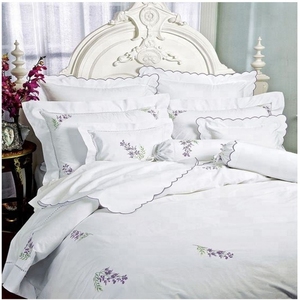 Parures de lit haut de gamme brodées motif fleur violette, housse de couette en coton blanc pour la maison, l'hôtel ou un mariage - Product Image 4
