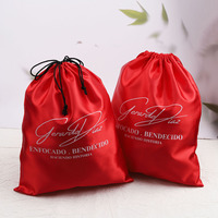 Sac à main en satin de soie de haute qualité avec cordon de serrage Sac à main d'emballage Sac à poussière Taille d'emballage avec logo personnalisé Caps de perruque Pochette en satin de poussière