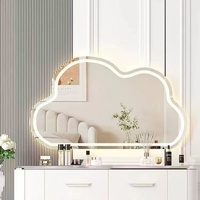 Miroir LED lumineux pour la décoration intérieure, miroir de vanité nuage pour une ambiance chaleureuse dans la chambre, design nordique.