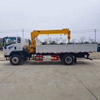 Grue montée sur camion Sinotruk (Haoman) de 5 tonnes à 4 sections, hauteur de levage maximale de 12,8 m